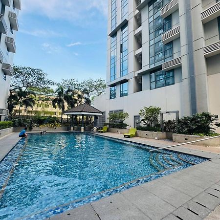 Studio At Viceroy T4 Florence Way Manila Esterno foto