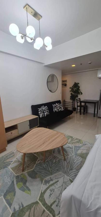 Studio At Viceroy T4 Florence Way Manila Esterno foto