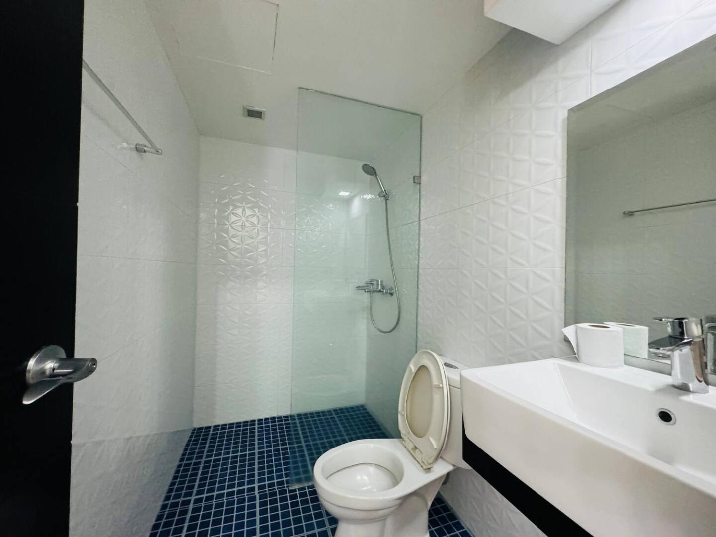 Studio At Viceroy T4 Florence Way Manila Esterno foto